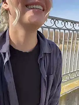 Snapshot of KikiWatson chatting on March 9, 10:19 am KikiWatson online show from March 9, 10:19 am