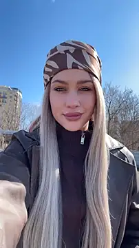 KikiWatson online show from March 8, 7:45 am