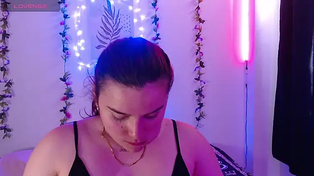 Snapshot of Nika_1_ chatting on February 5, 5:09 pm Nika 1 online show from February 5, 5:09 pm