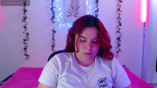 Snapshot of Nika_1_ chatting on February 8, 5:18 pm Nika 1 online show from February 8, 5:18 pm