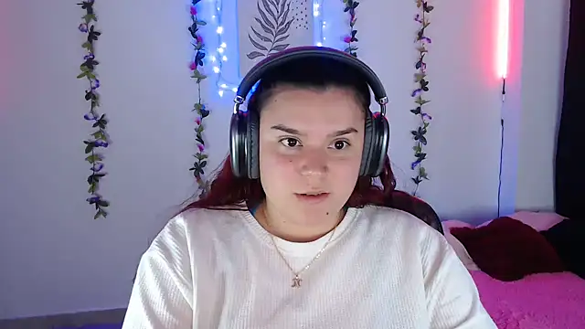 Snapshot of Nika_1_ chatting on February 13, 8:24 pm Nika 1 online show from February 13, 8:24 pm