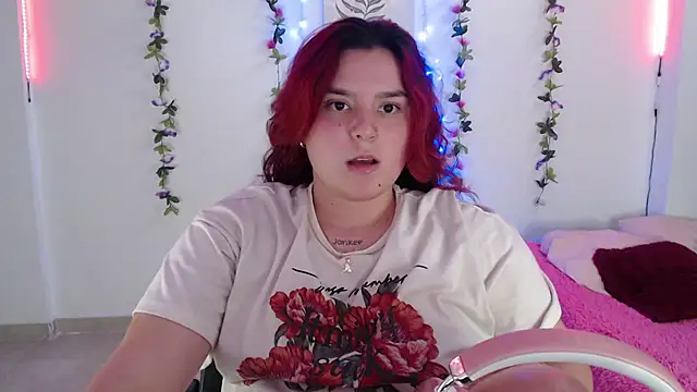 Snapshot of Nika_1_ chatting on February 15, 8:33 pm Nika 1 online show from February 15, 8:33 pm