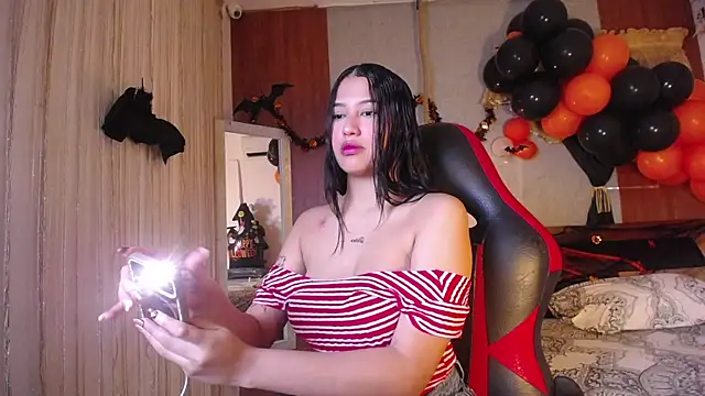 Snapshot of hera_divine chatting on October 24, 9:11 pm hera divine online show from October 24, 9:11 pm