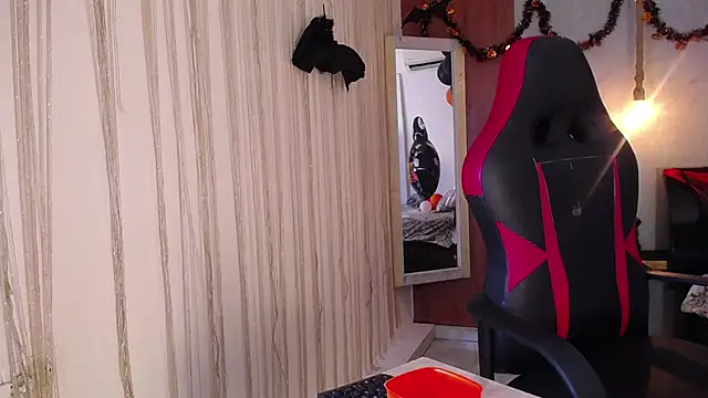 Snapshot of hera_divine chatting on October 31, 10:33 pm hera divine online show from October 31, 10:33 pm