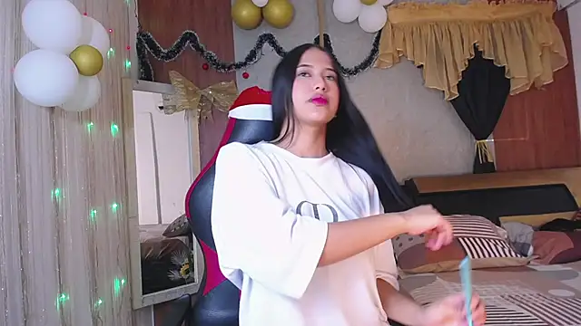 Snapshot of hera_divine chatting on December 3, 7:01 pm hera divine online show from December 3, 7:01 pm