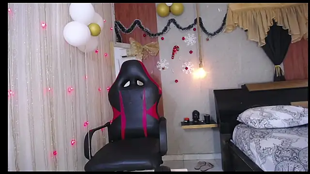 Snapshot of hera_divine chatting on December 15, 11:09 pm hera divine online show from December 15, 11:09 pm