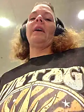 Snapshot of thatonespicychick chatting on October 24, 2:02 pm thatonespicychick online show from October 24, 2:02 pm