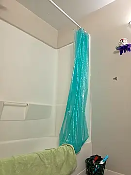 Snapshot of thatonespicychick chatting on November 6, 4:19 pm thatonespicychick online show from November 6, 4:19 pm