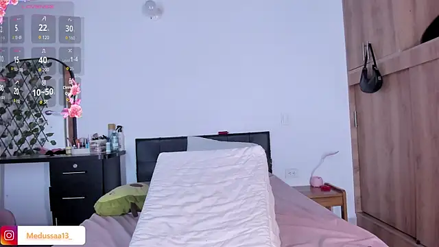 medussa13  online show from April 15, 12:23 pm