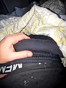 Snapshot of Landryyyyy chatting on December 11, 8:15 am Landryyyyy online show from December 11, 8:15 am