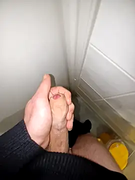 Snapshot of Landryyyyy chatting on December 19, 7:29 pm Landryyyyy online show from December 19, 7:29 pm