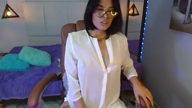 AlessiaVal  online show from February 13, 3:46 pm