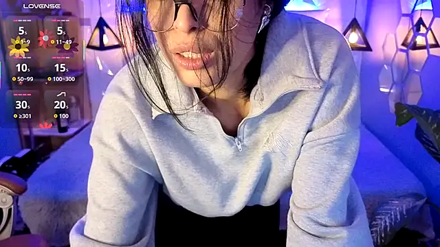 Snapshot of AlessiaVal_ chatting on November 28, 3:14 pm AlessiaVal online show from November 28, 3:14 pm