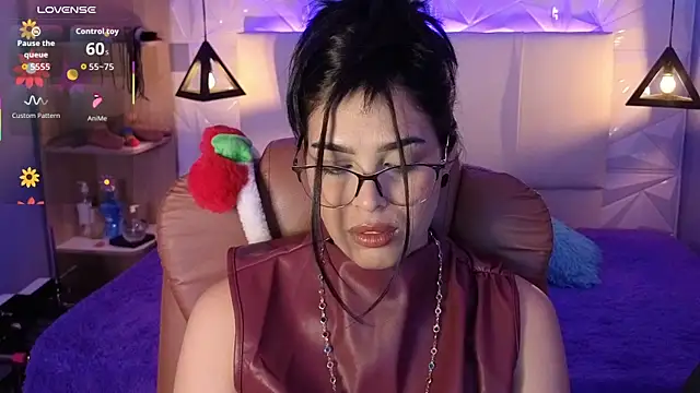 Snapshot of AlessiaVal_ chatting on December 20, 8:05 pm AlessiaVal online show from December 20, 8:05 pm