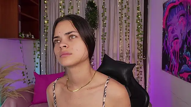 HannaRhodes online show from December 18, 1:39 pm