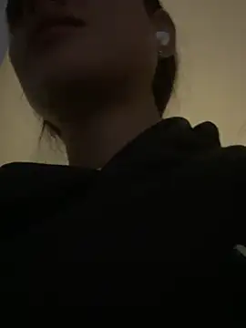 HannaRhodes online show from March 23, 11:25 am