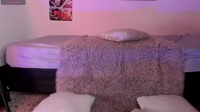 Luna-Chann online show from October 31, 8:32 pm