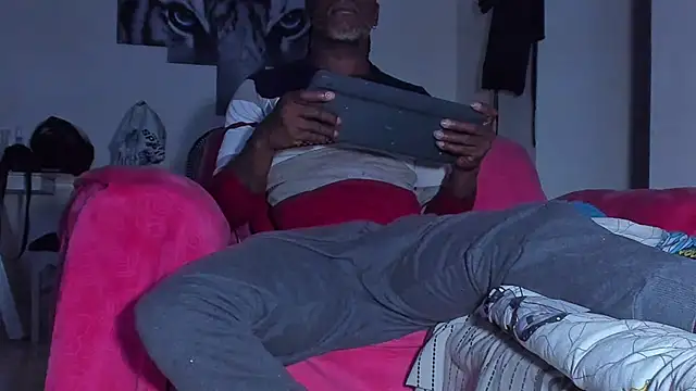 Snapshot of ray_long222 chatting on February 20, 11:43 am ray long222 online show from February 20, 11:43 am