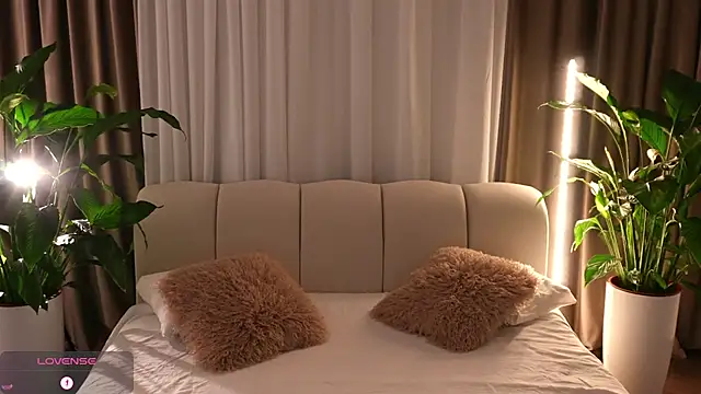 Snapshot of _RiverLov chatting on July 13, 8:11 pm RiverLov online show from July 13, 8:11 pm