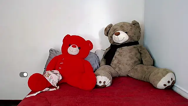 SamanthaaSmitt online show from March 3, 9:05 pm