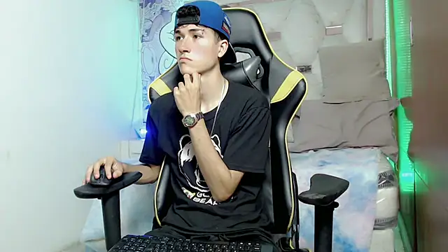 johnny cagee online show from October 31, 3:51 am