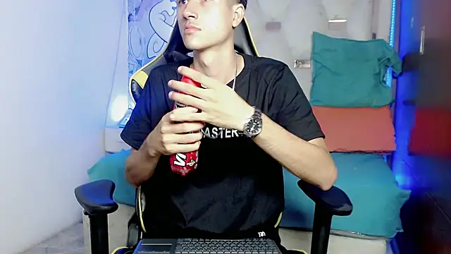 johnny cagee online show from December 5, 4:32 am