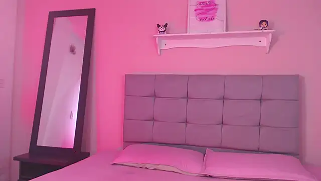 julz 03 online show from February 4, 10:15 pm