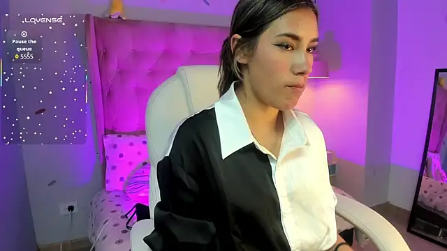  Sophie  miller online show from November 18, 7:07 pm