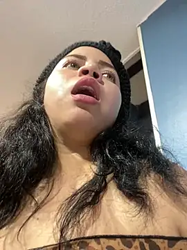 Snapshot of Elaa_euphoria chatting on December 21, 8:32 pm Elaa euphoria online show from December 21, 8:32 pm