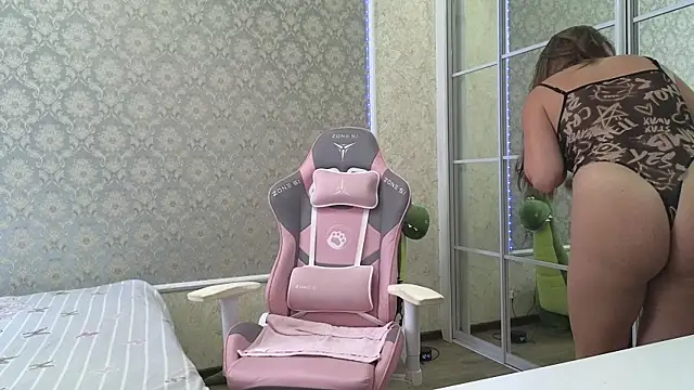 -DIVORA- online show from September 13, 9:42 am