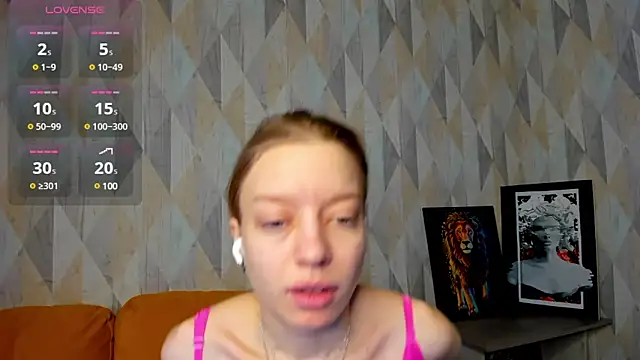 Michelle Blond online show from February 8, 7:04 am