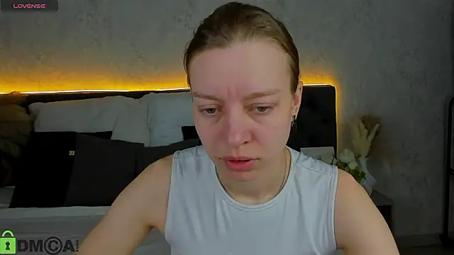 Michelle Blond online show from February 2, 9:19 am