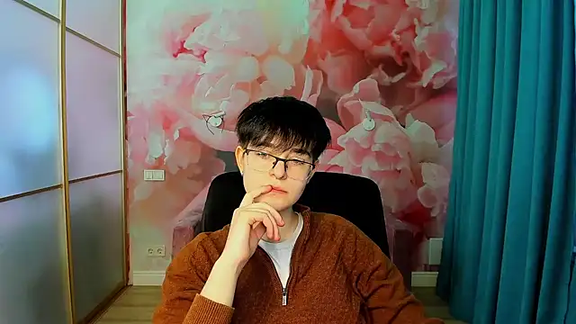 Snapshot of EmiliaYours chatting on December 3, 6:59 am EmiliaYours online show from December 3, 6:59 am