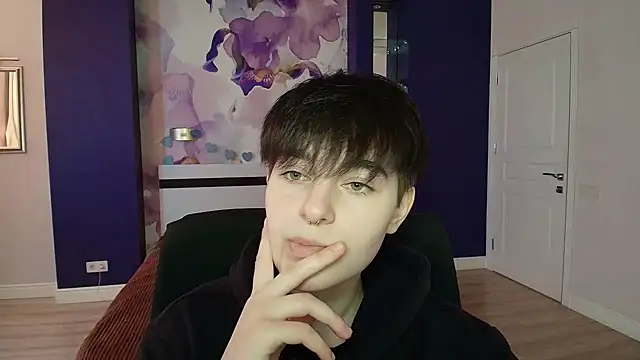 Snapshot of EmiliaYours chatting on December 13, 12:39 pm EmiliaYours online show from December 13, 12:39 pm