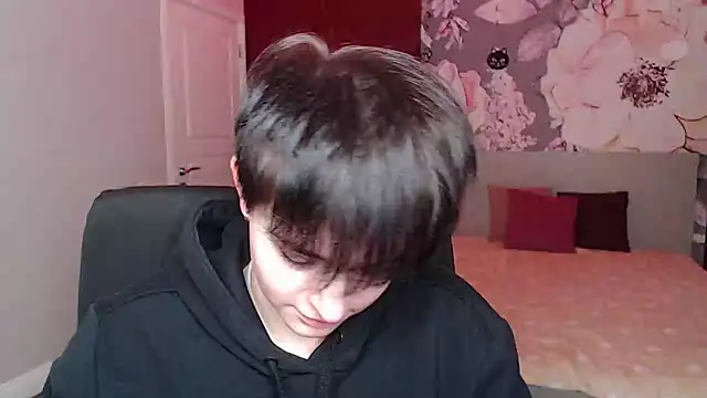 Snapshot of EmiliaYours chatting on December 15, 6:40 am EmiliaYours online show from December 15, 6:40 am