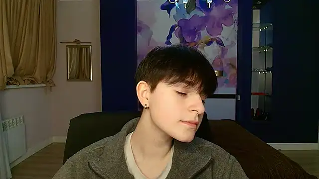 Snapshot of EmiliaYours chatting on December 16, 3:32 pm EmiliaYours online show from December 16, 3:32 pm