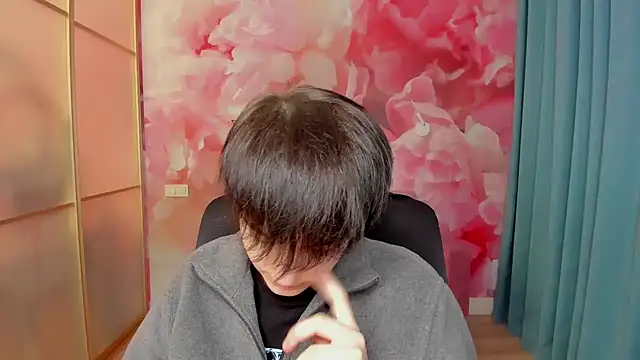 Snapshot of EmiliaYours chatting on December 22, 6:28 am EmiliaYours online show from December 22, 6:28 am