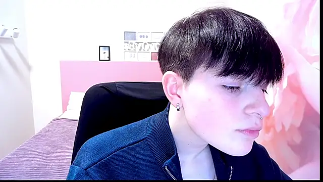 Snapshot of EmiliaYours chatting on December 28, 5:14 pm EmiliaYours online show from December 28, 5:14 pm