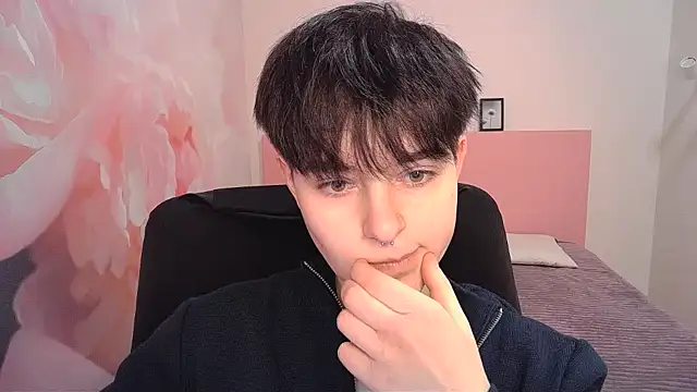 Snapshot of EmiliaYours chatting on December 29, 12:55 pm EmiliaYours online show from December 29, 12:55 pm