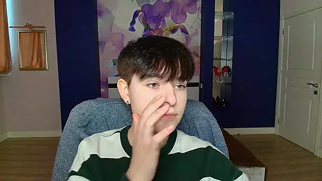 Snapshot of EmiliaYours chatting on December 30, 12:31 pm EmiliaYours online show from December 30, 12:31 pm