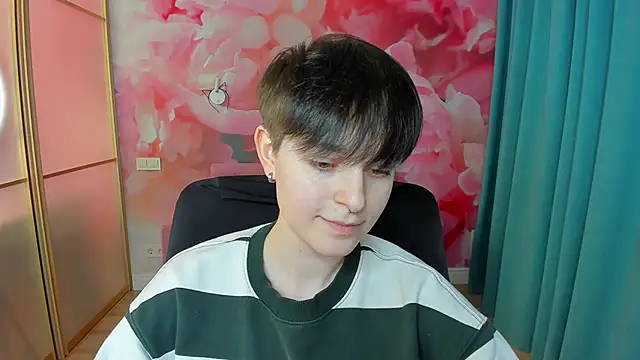 Snapshot of EmiliaYours chatting on January 10, 3:37 pm EmiliaYours online show from January 10, 3:37 pm