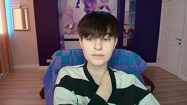 Snapshot of EmiliaYours chatting on January 11, 1:01 pm EmiliaYours online show from January 11, 1:01 pm