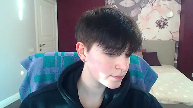 Snapshot of EmiliaYours chatting on January 14, 1:17 pm EmiliaYours online show from January 14, 1:17 pm