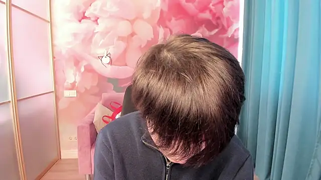 Snapshot of EmiliaYours chatting on January 17, 1:03 pm EmiliaYours online show from January 17, 1:03 pm