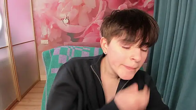 Snapshot of EmiliaYours chatting on January 17, 4:04 pm EmiliaYours online show from January 17, 4:04 pm