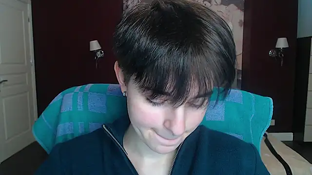 Snapshot of EmiliaYours chatting on January 18, 1:51 pm EmiliaYours online show from January 18, 1:51 pm