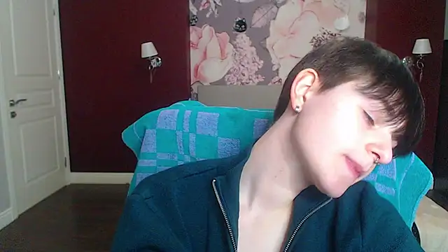 Snapshot of EmiliaYours chatting on January 18, 4:53 pm EmiliaYours online show from January 18, 4:53 pm