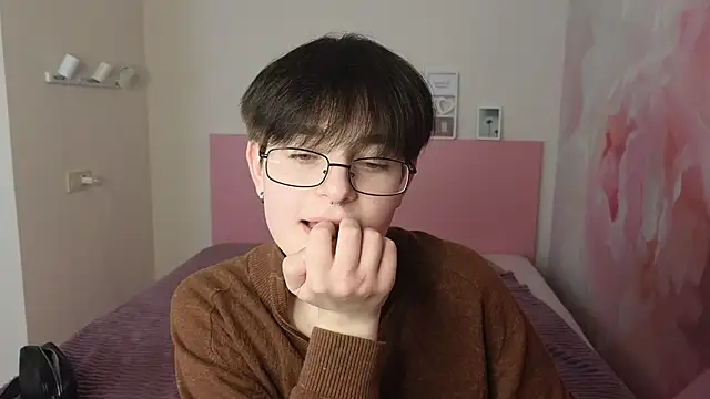 Snapshot of EmiliaYours chatting on January 25, 4:03 pm EmiliaYours online show from January 25, 4:03 pm