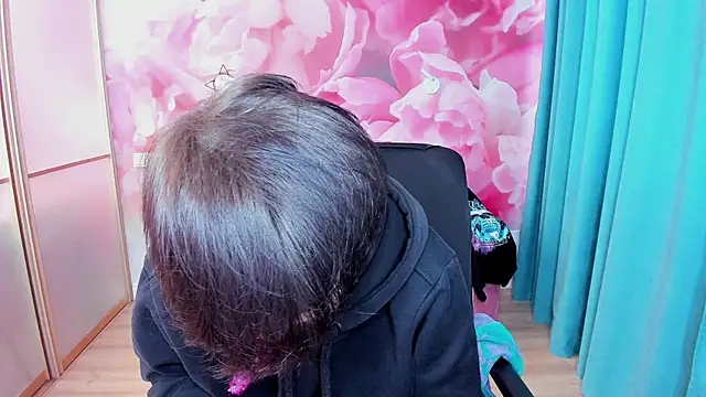 Snapshot of EmiliaYours chatting on January 31, 12:51 pm EmiliaYours online show from January 31, 12:51 pm