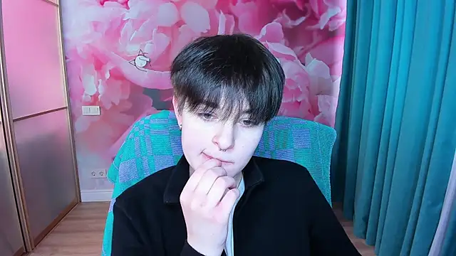 Snapshot of EmiliaYours chatting on February 2, 12:57 pm EmiliaYours online show from February 2, 12:57 pm